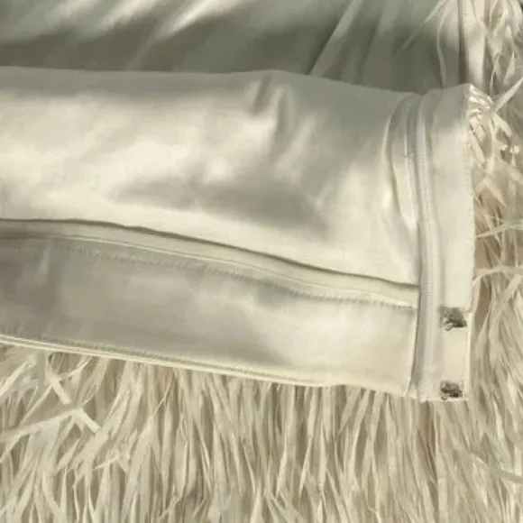 💥STUNNING💥Fluffy Feather Mini Skirt in In Soft Ivory