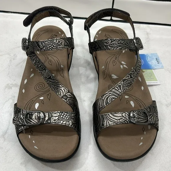 Taos Footwear Women's Beauty Light Gold Emboss Comfortable Sandals Size 9