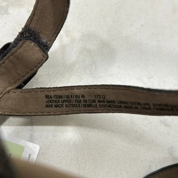 Taos Footwear Women's Beauty Light Gold Emboss Comfortable Sandals Size 9