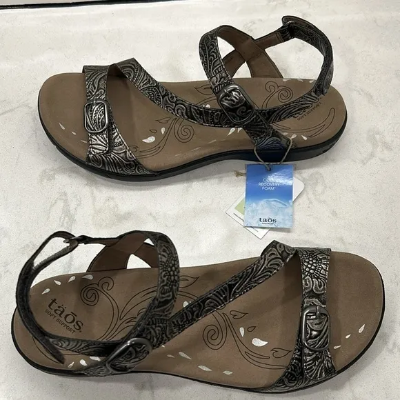 Taos Footwear Women's Beauty Light Gold Emboss Comfortable Sandals Size 9