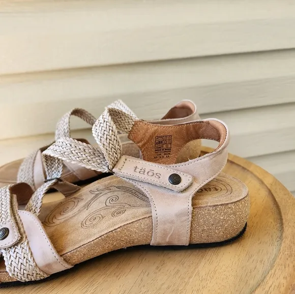 Taos Trulie Stone sandals women's size 12
