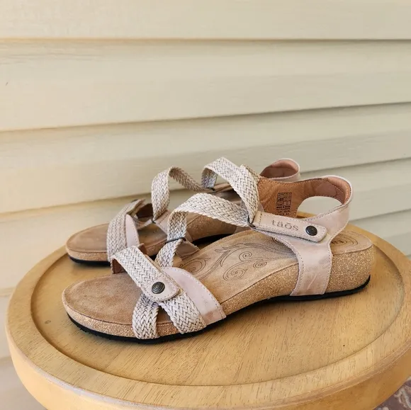 Taos Trulie Stone sandals women's size 12
