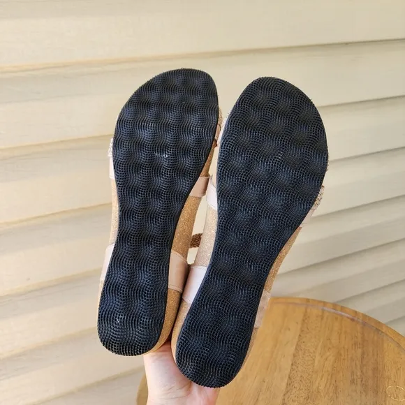Taos Trulie Stone sandals women's size 12