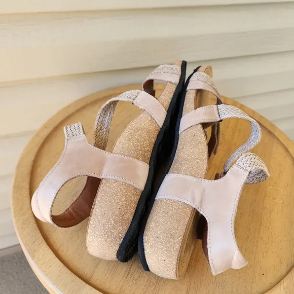 Taos Trulie Stone sandals women's size 12