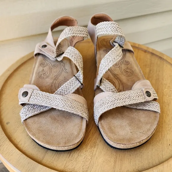 Taos Trulie Stone sandals women's size 12
