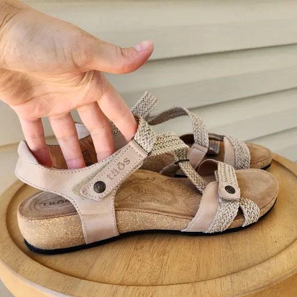 Taos Trulie Stone sandals women's size 12