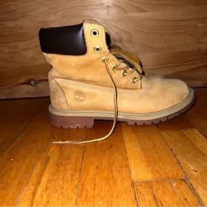 Timberland 6&quot; Classic Junior Work Boot. Great condition