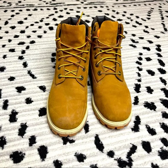 Timberland 6in boots Big Kids size 5.5 tan