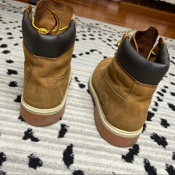 Timberland 6in boots Big Kids size 5.5 tan