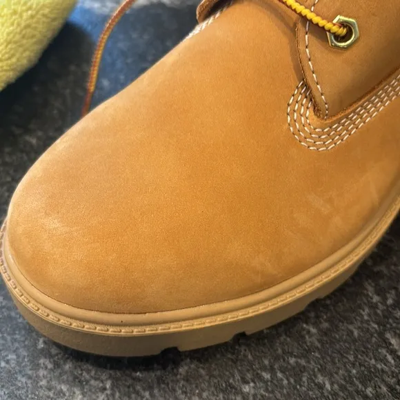 Timberland Junior Classic 6-Inch Waterproof Boots size 4.5 NEW