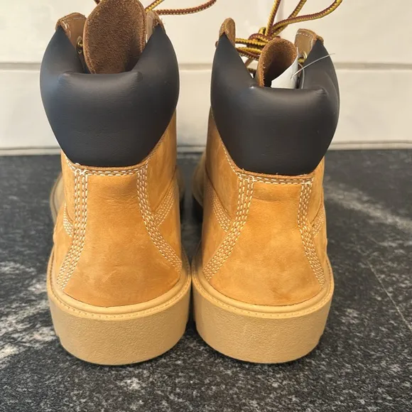 Timberland Junior Classic 6-Inch Waterproof Boots size 4.5 NEW