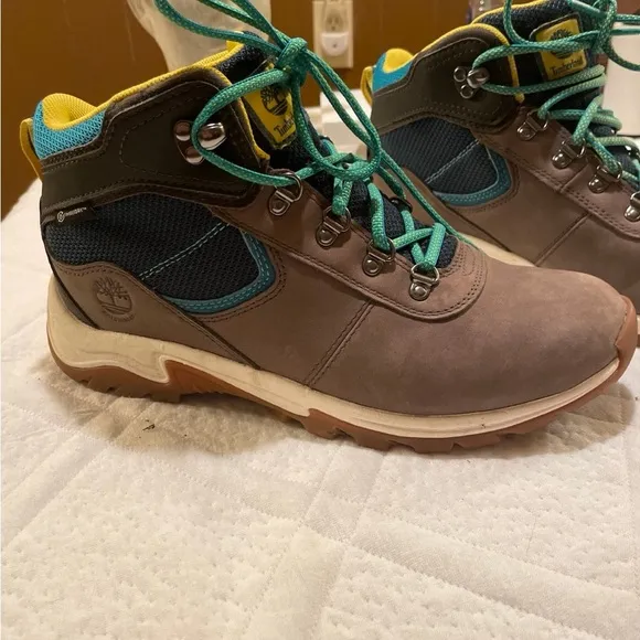 Timberland. Woman's MTMadden Sz 8.5 Timber  Waterproof Hiker/ Streetwear Boot