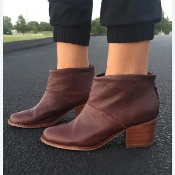 TOMS &quot;Leila&quot; Oxblood Leather Ankle Boots Tassel Zip Block Heel