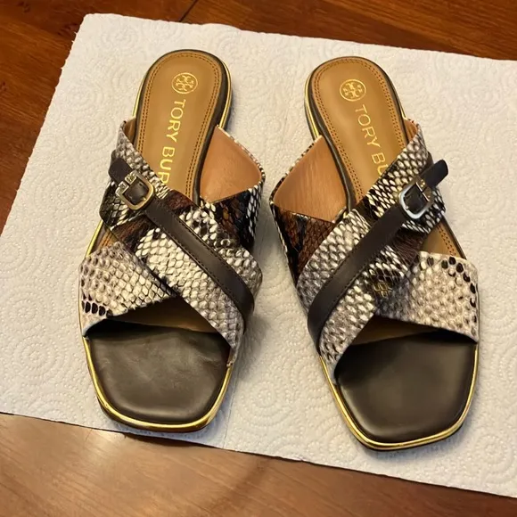 TORY BURCH DELANEY ANIMAL PRINT SANDALS. SIZE 7.5. WORN TWICE. NICE SHOE!  EUC