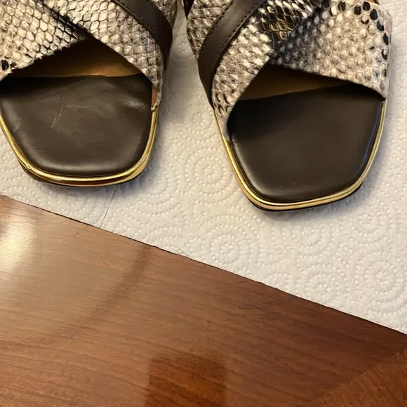 TORY BURCH DELANEY ANIMAL PRINT SANDALS. SIZE 7.5. WORN TWICE. NICE SHOE!  EUC
