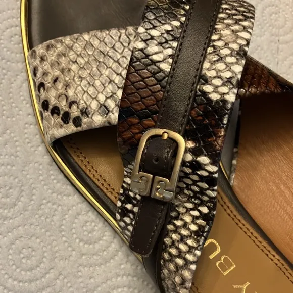 TORY BURCH DELANEY ANIMAL PRINT SANDALS. SIZE 7.5. WORN TWICE. NICE SHOE!  EUC