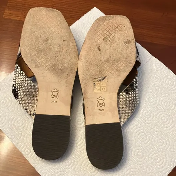TORY BURCH DELANEY ANIMAL PRINT SANDALS. SIZE 7.5. WORN TWICE. NICE SHOE!  EUC