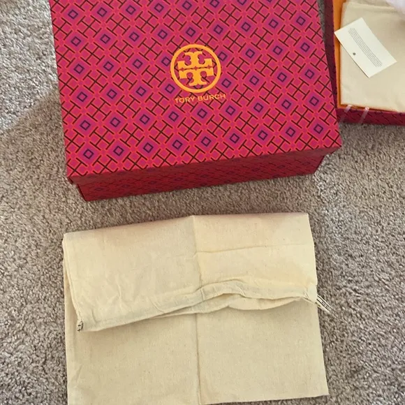 Tory burch flower pool slides. 7