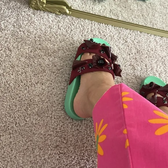 Tory burch flower pool slides. 7