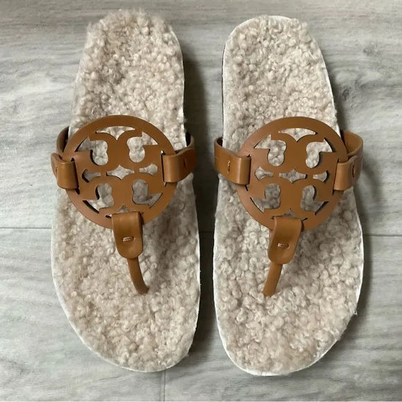 Tory Burch Genuine Shearling, Leather Logo Emblem Slide Thong Sandals Si…