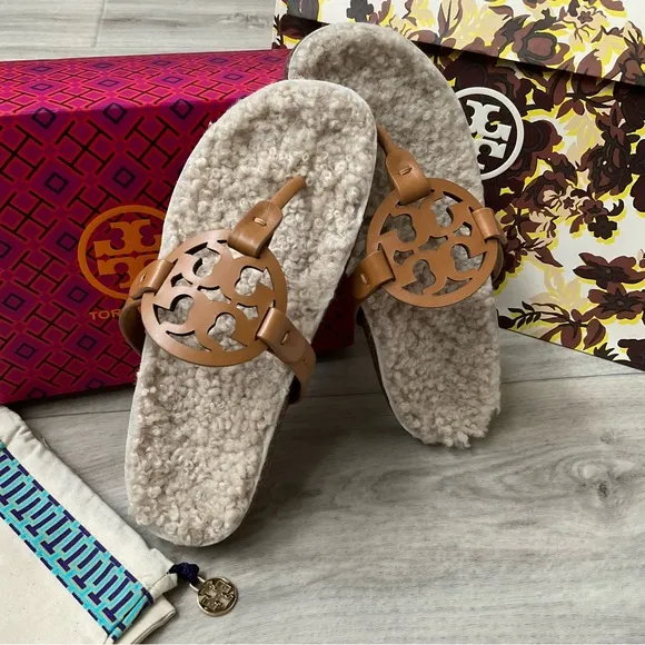 Tory Burch Genuine Shearling, Leather Logo Emblem Slide Thong Sandals Si…