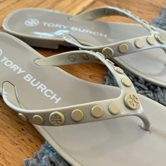 Tory Burch Studded Jelly Sandals in Dromedary Size 5