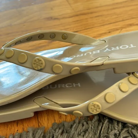 Tory Burch Studded Jelly Sandals in Dromedary Size 5