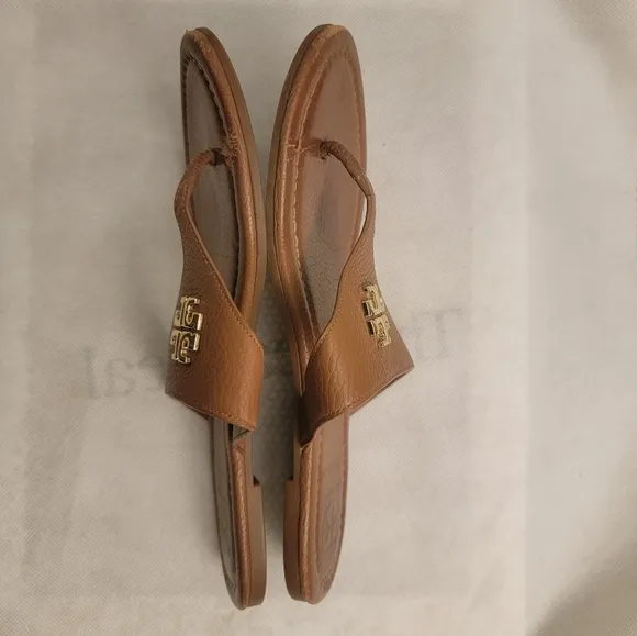 Tory Burch Womens 7M Metal Logo Tan Embossed Leather Thongs Sandals