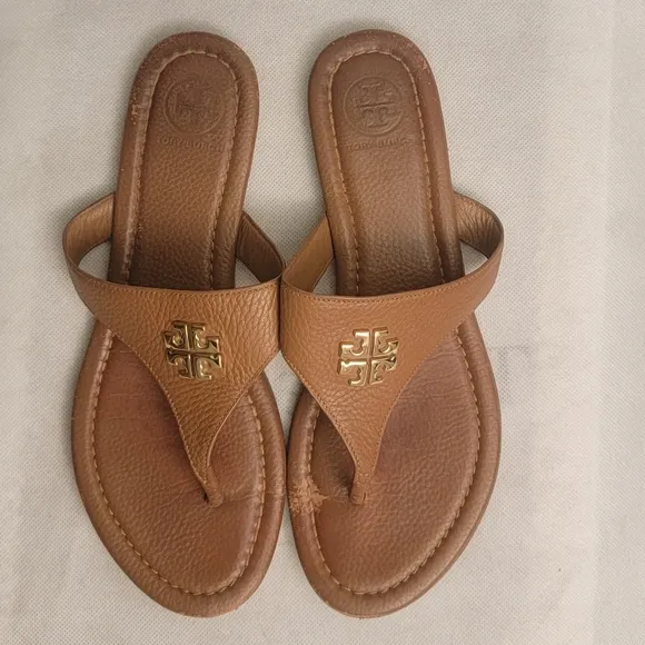 Tory Burch Womens 7M Metal Logo Tan Embossed Leather Thongs Sandals