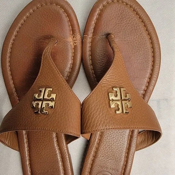 Tory Burch Womens 7M Metal Logo Tan Embossed Leather Thongs Sandals