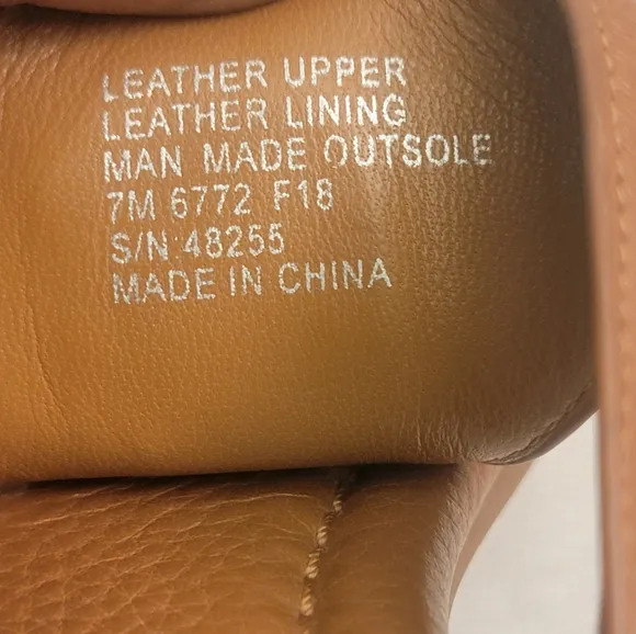 Tory Burch Womens 7M Metal Logo Tan Embossed Leather Thongs Sandals