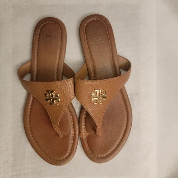 Tory Burch Womens 7M Metal Logo Tan Embossed Leather Thongs Sandals