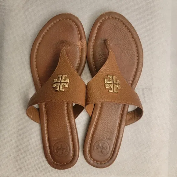 Tory Burch Womens 7M Metal Logo Tan Embossed Leather Thongs Sandals