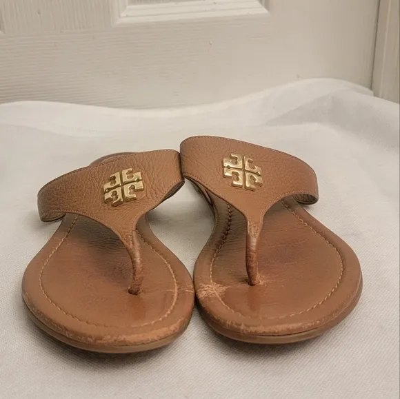 Tory Burch Womens 7M Metal Logo Tan Embossed Leather Thongs Sandals