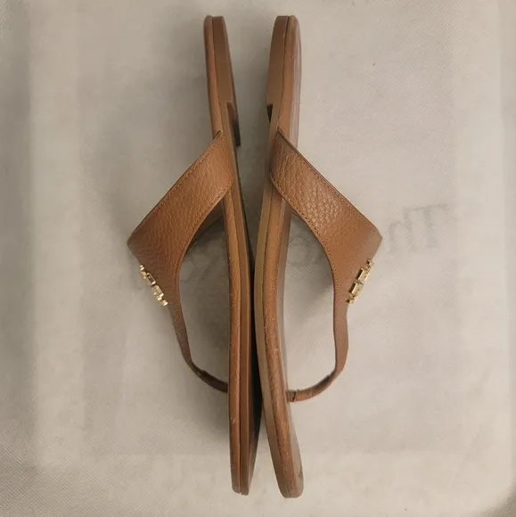 Tory Burch Womens 7M Metal Logo Tan Embossed Leather Thongs Sandals