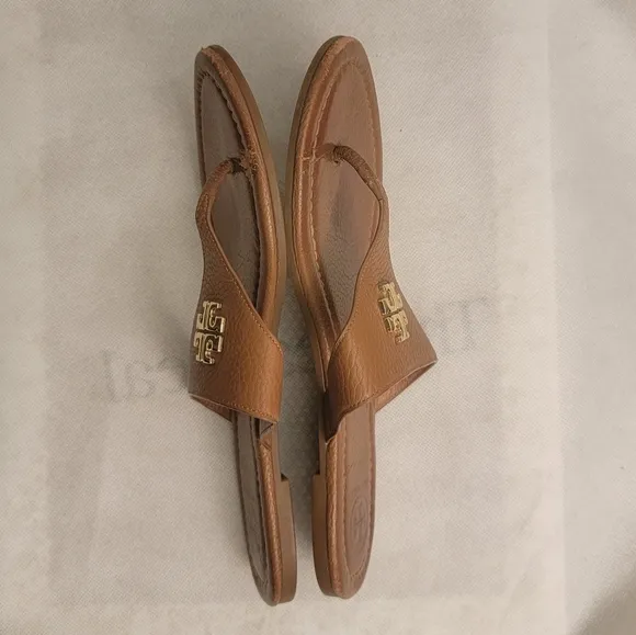 Tory Burch Womens 7M Metal Logo Tan Embossed Leather Thongs Sandals