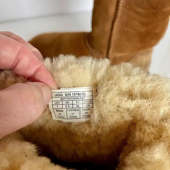 UGG 1016223 Classic Short II Chestnut Boots Sz 7