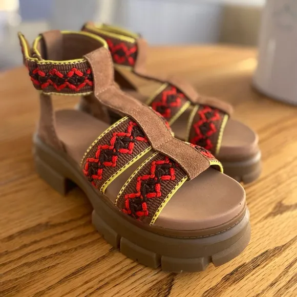 UGG Ashton Heritage Braid Sandal NEW WITH TAG Size US Women’s 9