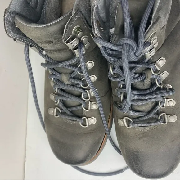 UGG AUSTRALIA CAPULIN LEATHER WATERPROOF BOOTS 1001584 VIBRAM SOLES SIZE 9