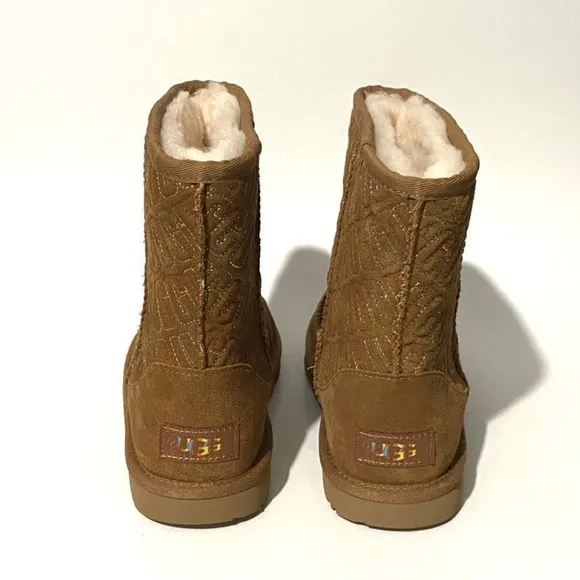 UGG Australia Classic II Boots Booties Brown New Youth Size 4 Women's 6