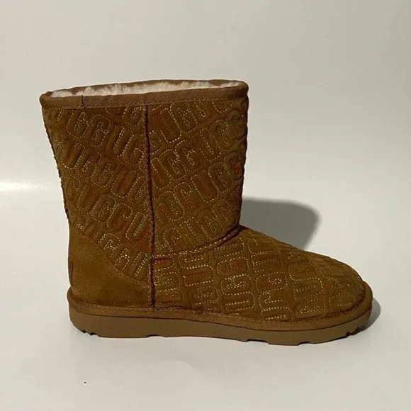 UGG Australia Classic II Boots Booties Brown New Youth Size 4 Women's 6