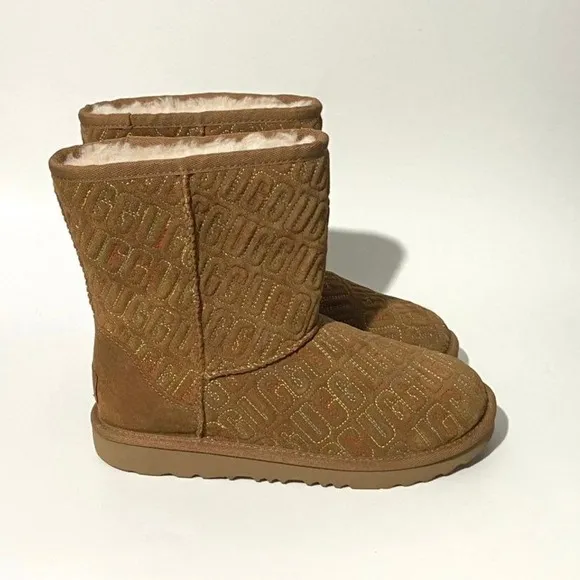 UGG Australia Classic II Boots Booties Brown New Youth Size 4 Women's 6