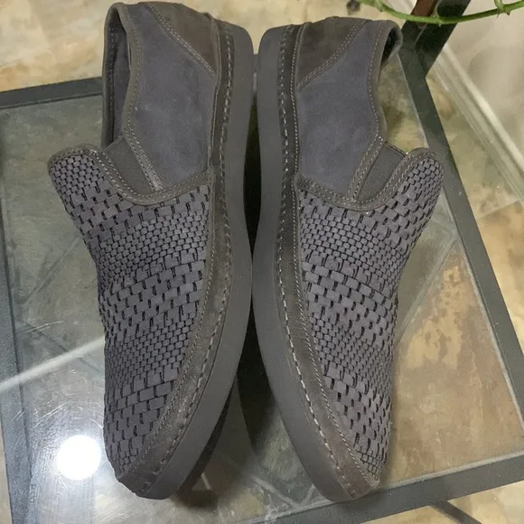 UGG AUSTRALIA MEN’S CAVETTE WEAVE CHARCOAL LEATHER SHEEPSKIN Loafer