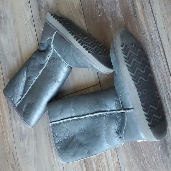 Ugg Australia Women Sheepskin Metallic Pewter Classic Tall 5823 boots shoes