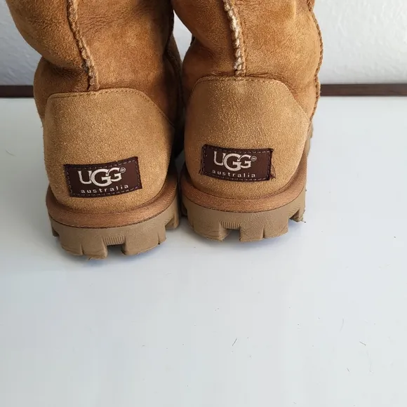 UGG Australia Women's Suede Tall Sheep Skin Classic Cuff Boots.