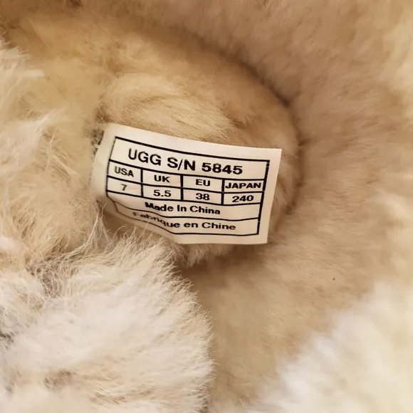 UGG Australia Women's Suede Tall Sheep Skin Classic Cuff Boots.