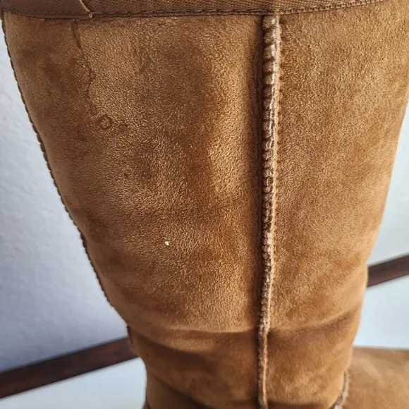 UGG Australia Women's Suede Tall Sheep Skin Classic Cuff Boots.