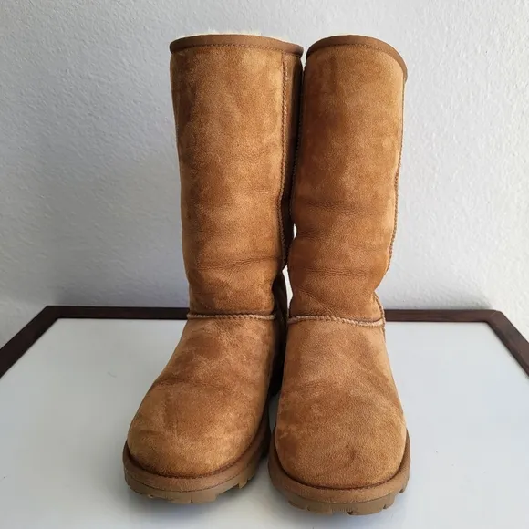 UGG Australia Women's Suede Tall Sheep Skin Classic Cuff Boots.