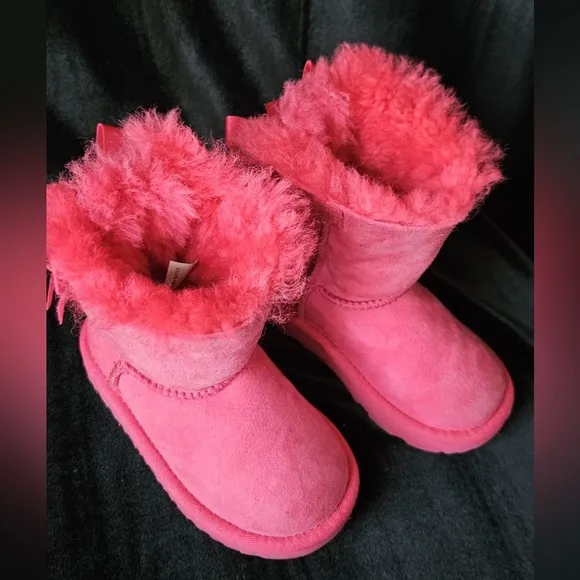 UGG Bailey Bow Suede Fuchsia Hot Pink Color Classic Toddler Girl's Boots Size 8