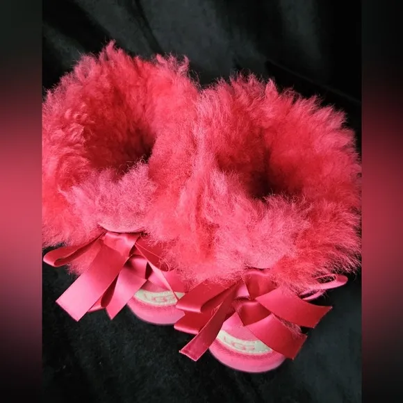 UGG Bailey Bow Suede Fuchsia Hot Pink Color Classic Toddler Girl's Boots Size 8